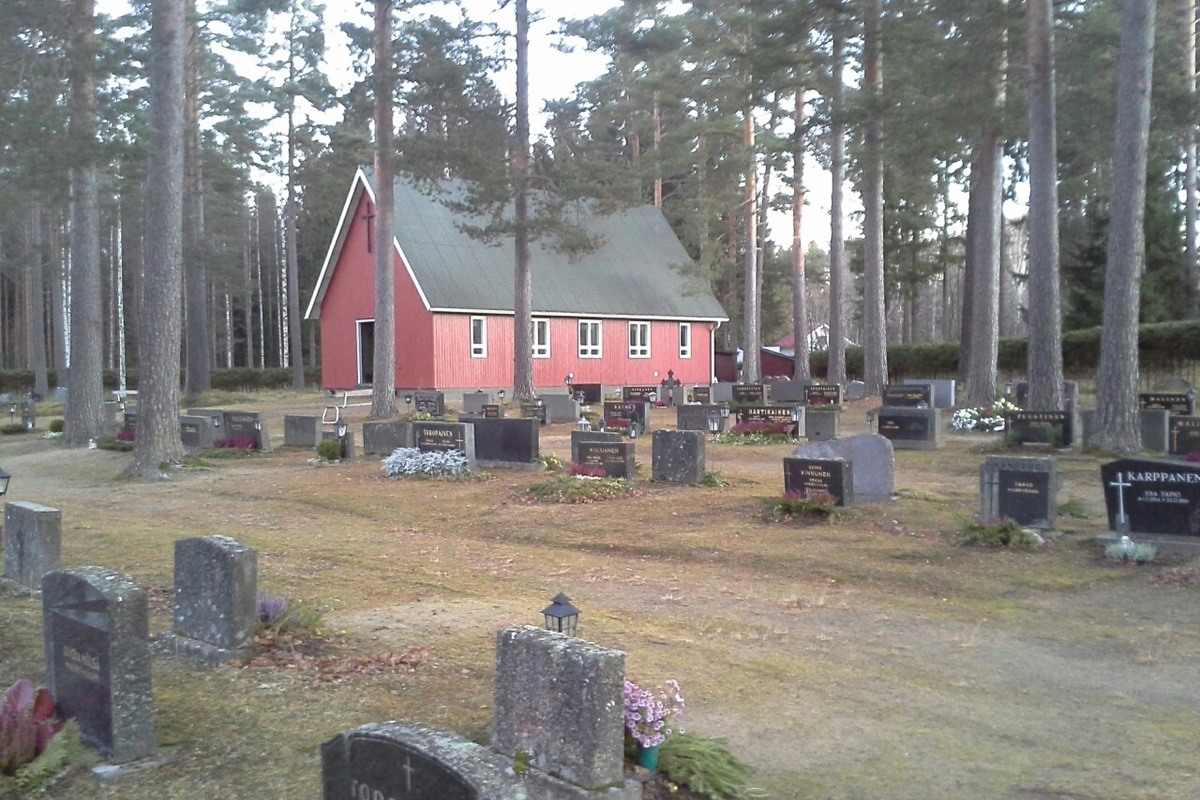 Kuvassa Heinoniemen hautausmaata ja kirkko